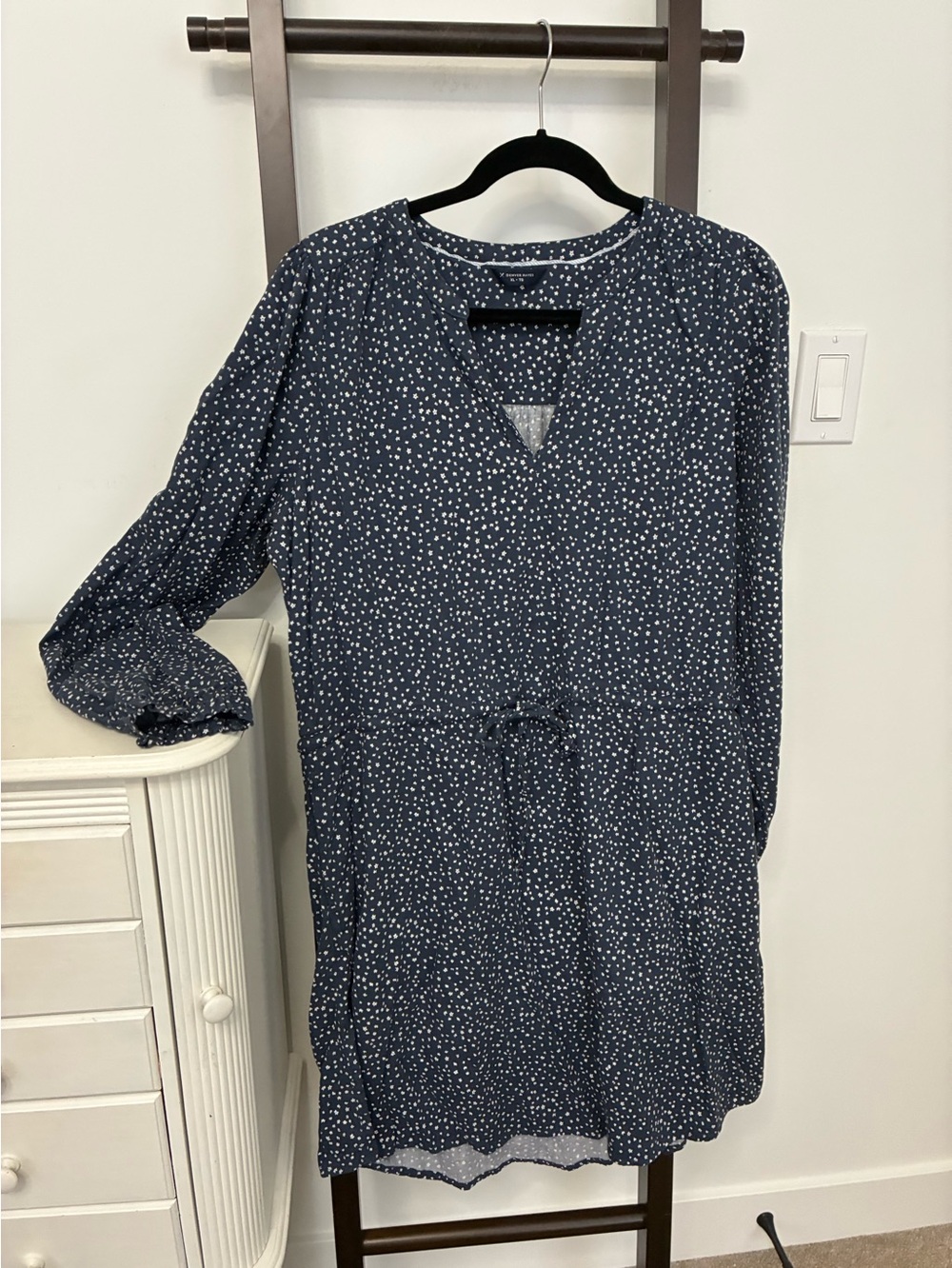 Women's Navy blue and tiny white flowers Print dress. Size XL Denver Hayes. NWOT